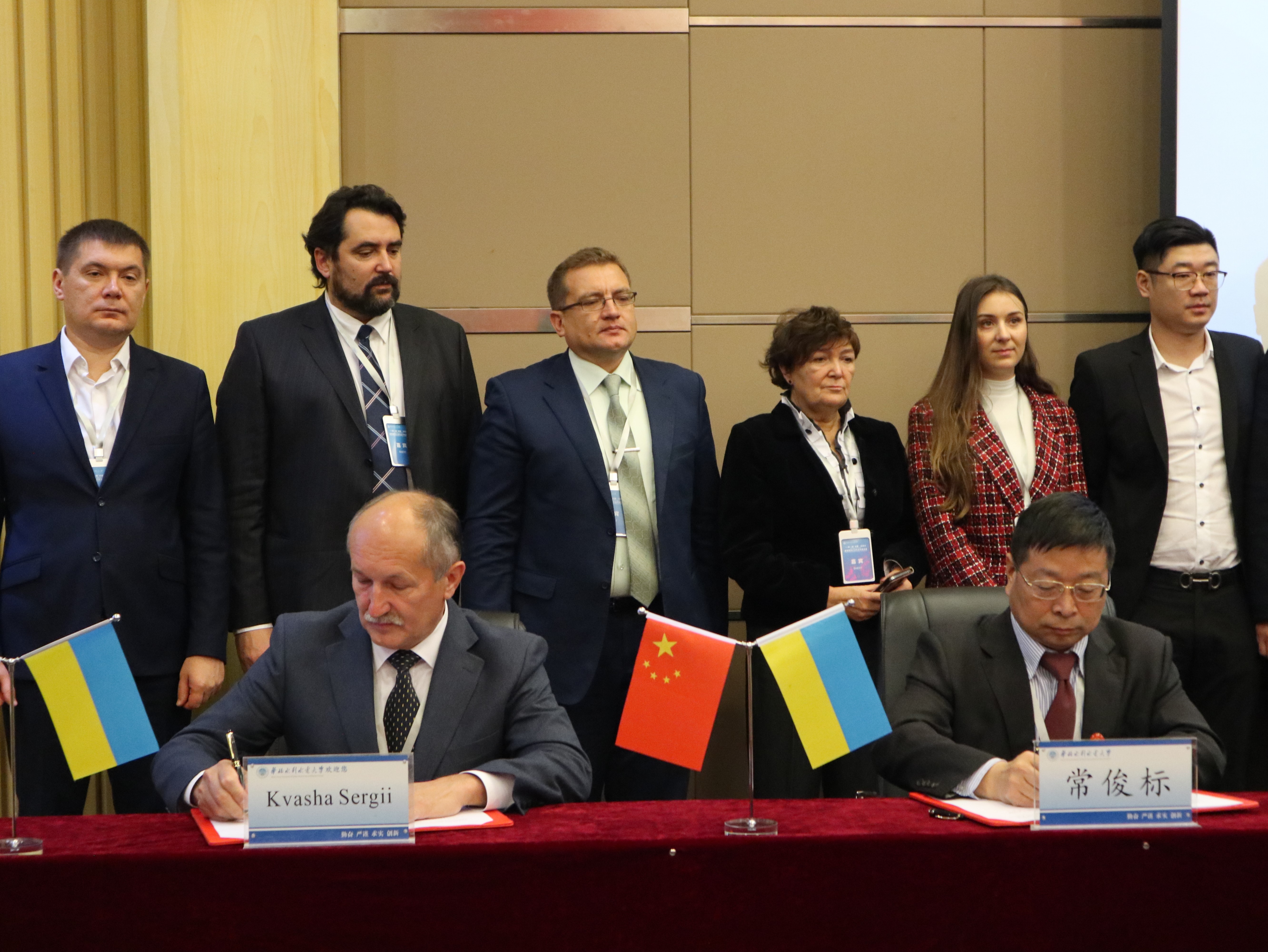 常俊标代表学校与乌方四所高校签署合作备忘录