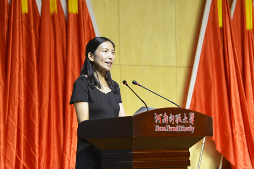 获奖教师代表娄宝翠发言 获奖教师代表娄宝翠发言