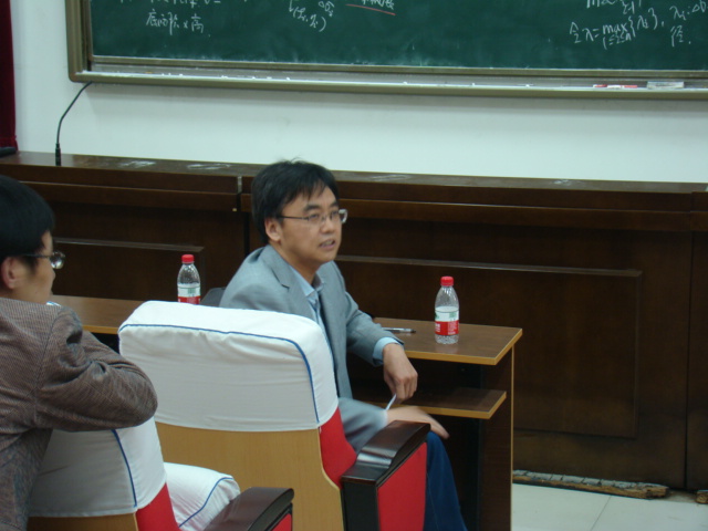 (院长李兴校教授进行点评)