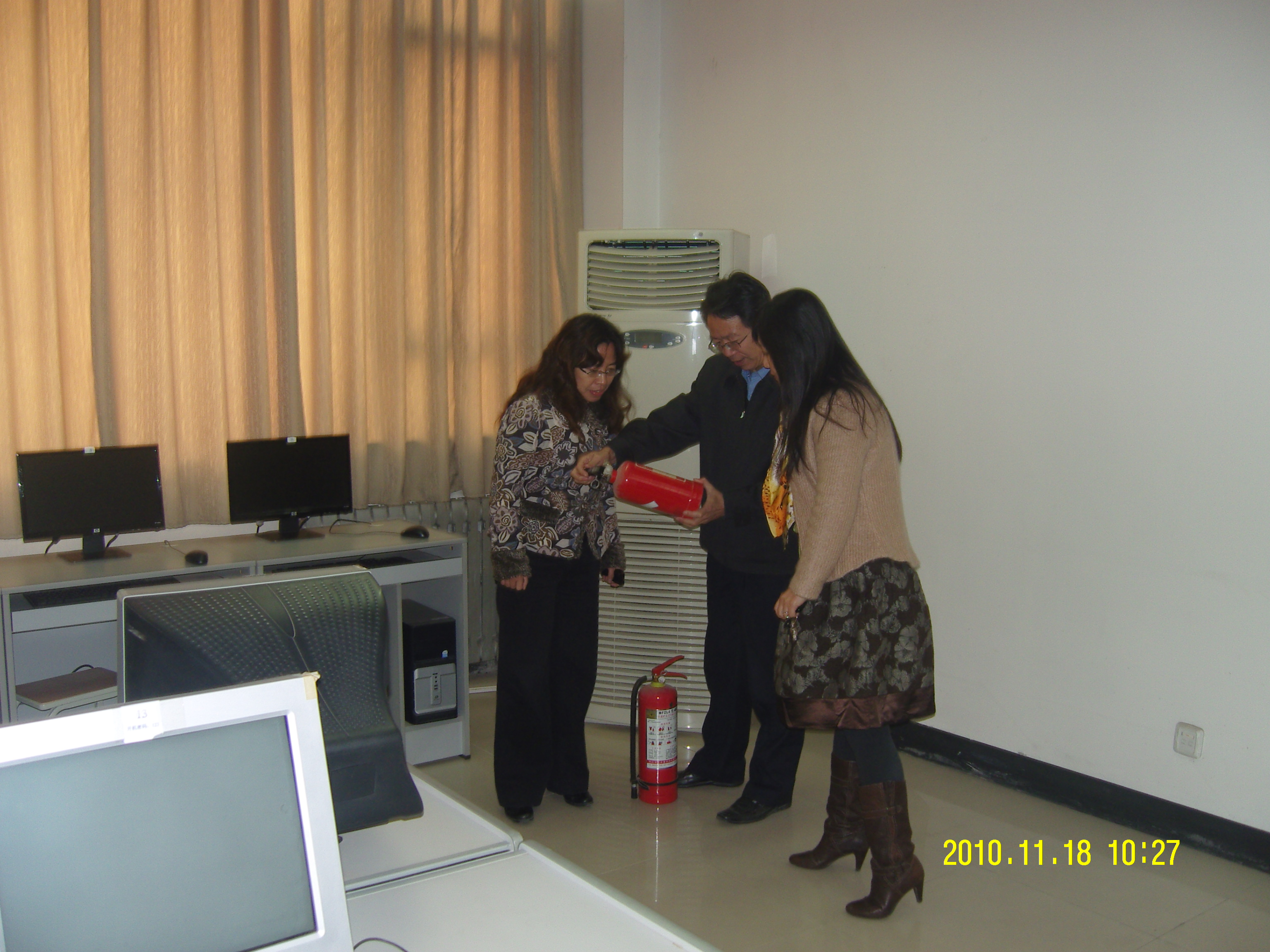 检查实验中心消防安全设施