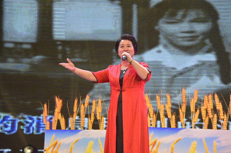 化学系表演豫剧《祖国的大建设一日千里》