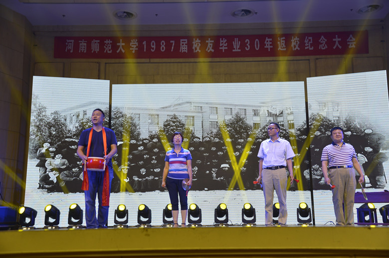 教育系表演节目三句半《恰同学少年》