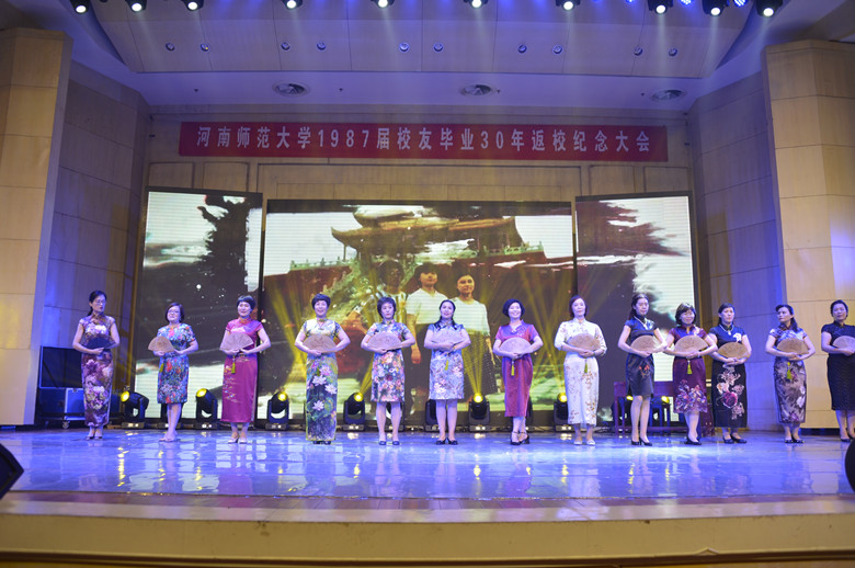 数学系校友表演节目《青花瓷》