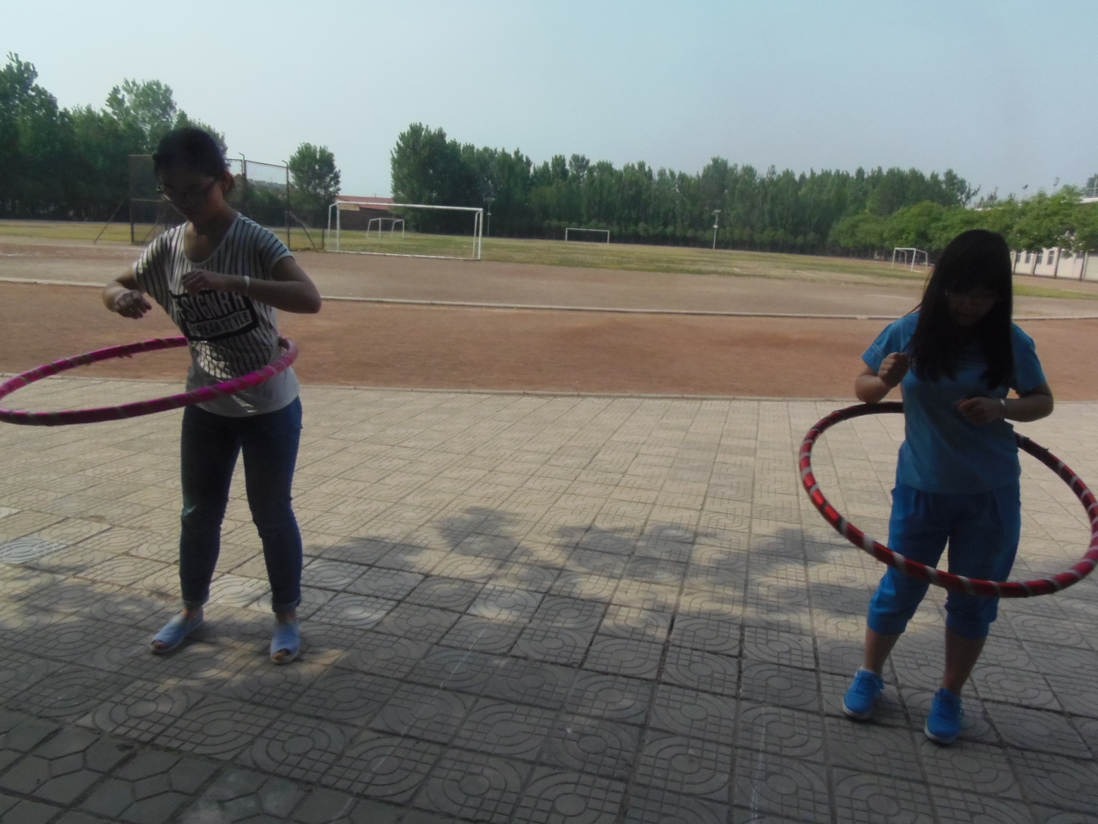 数学与信息科学学院举办“走向操场,找寻童年记忆”趣味运动会